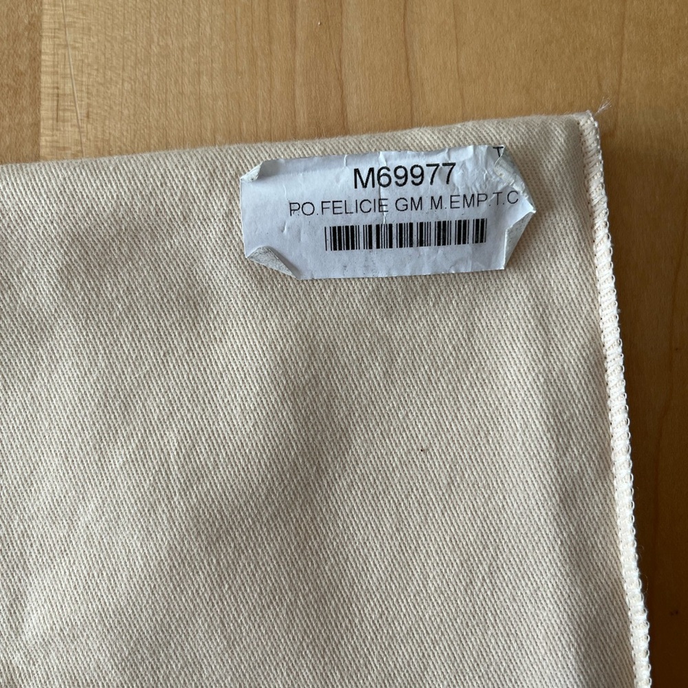 LOUIS VUITTON Pochette Félicie-Dove/Cream! Pristine Condition! Price is Firm! - Picture 9 of 15